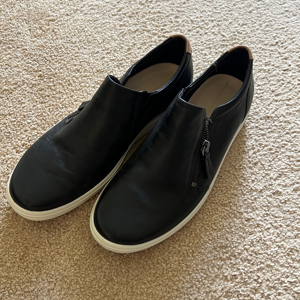 Womens Ecco slip on leather shoes